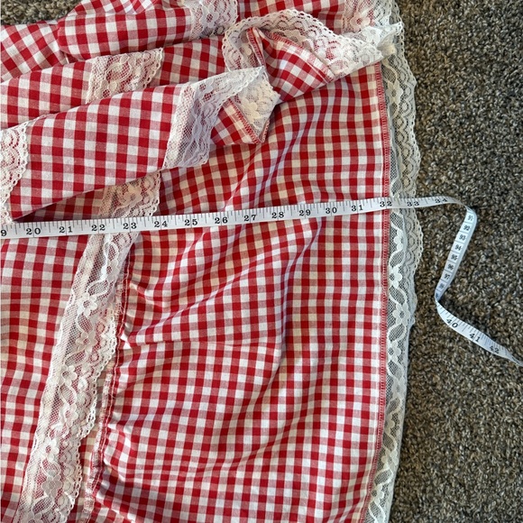 Chic Red Gingham High-Low Skirt with Lace - Picture 4 of 6